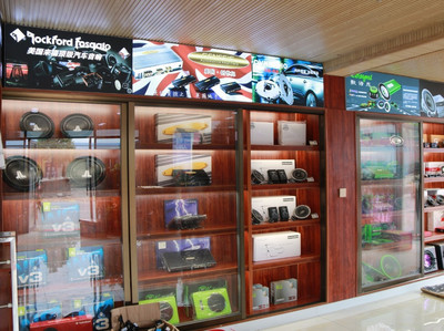 熱烈祝賀人民汽車城鑫潤達汽車用品商行盛大開業(yè) 為愛車生活注入新活力